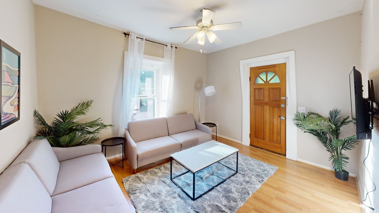 Photo - Private bedroom in 2 bed/1 bath Home