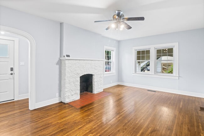Photo - 1115 N Academy St