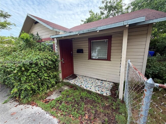 Photo - 2430 SW 25th St Unit 3
