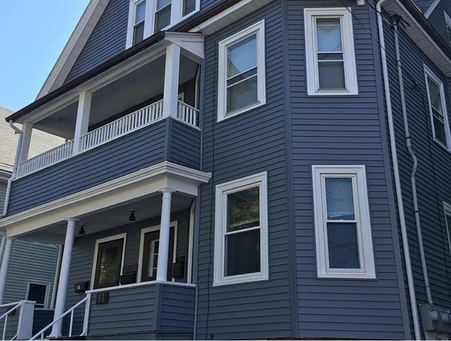 Building Photo - 11 Wellington St Unit 11