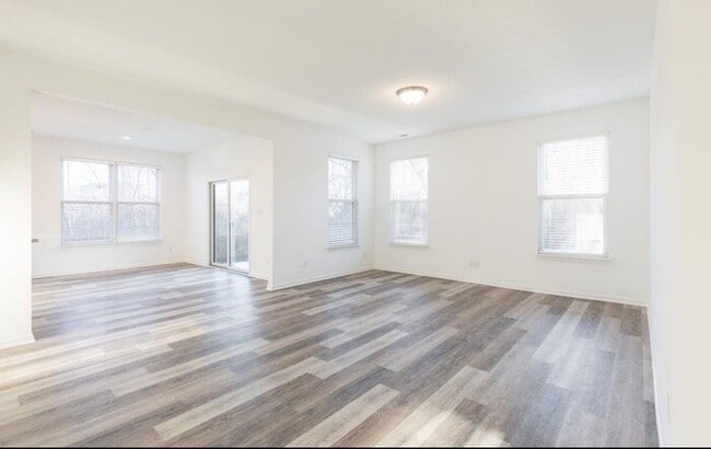 Photo - 8060 Clarks Creek Ct