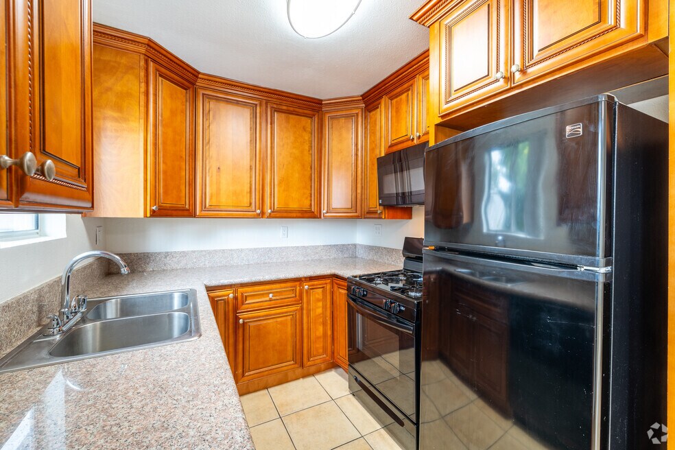 2BR, 1BA - 900SF - Kitchen