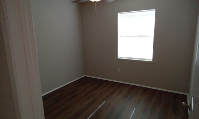 Photo - 117 Yorkshire Dr