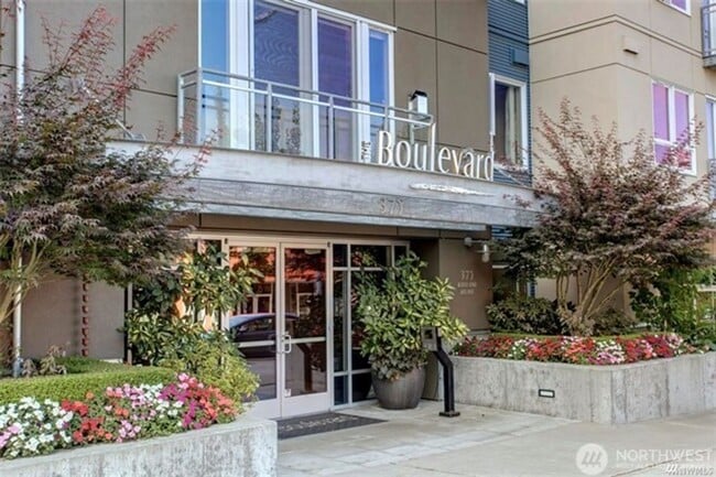 Building Photo - 2bd/1.75ba Kirkland Condo Unit 325
