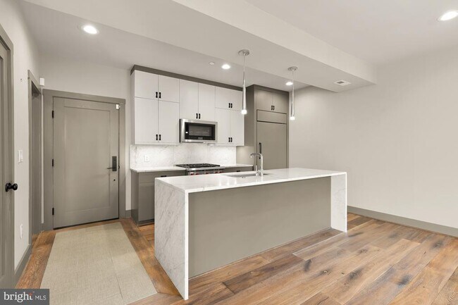 Photo - 3220 Grace St NW Unidad 5