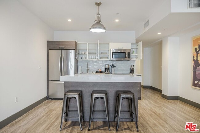 Photo - 932 S Hill St Unit 402