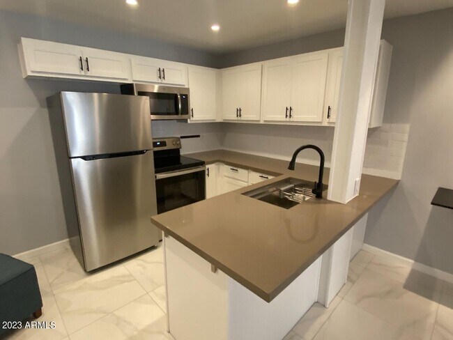 Photo - 1820 E Morten Ave Unit 123