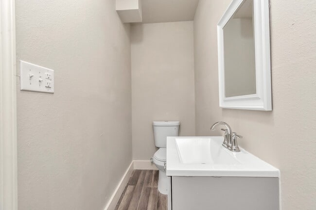 Building Photo - 211 Stiles St Rental