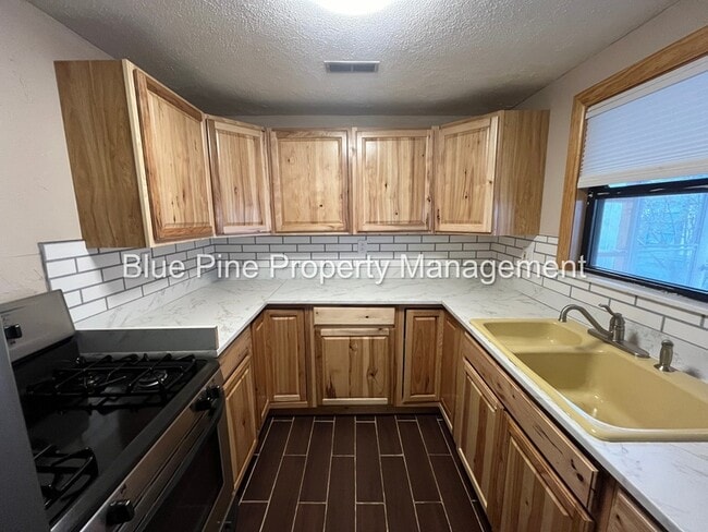 Photo - 1080 Halsey St