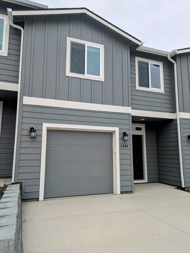 Building Photo - New Townhome for Rent in Southridge Area
