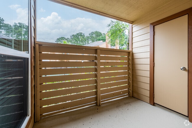 1BR, 1BA - 683SF - Patio