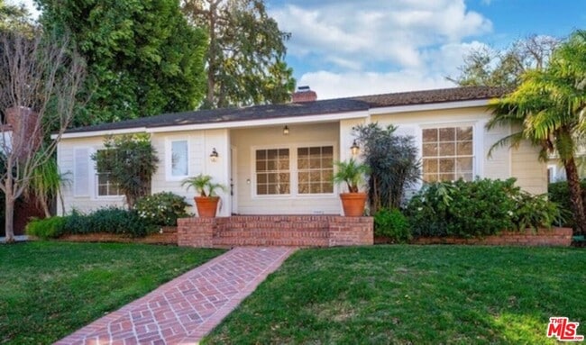 Building Photo - 15440 Dickens St Rental