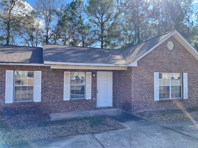 Newly Renovated Longview Court Available Now! - Newly Renovated Longview Court Available Now! Casa