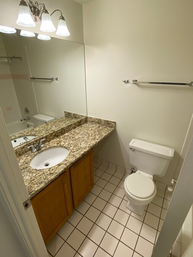 Abbey Apartments at Four Lakes For Rent in Lisle, IL