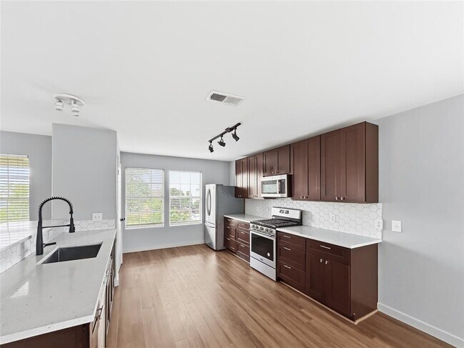 Photo - 5700 Glen Meadow Dr