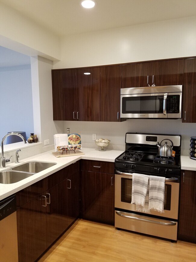 Woodley Sara Apartments For Rent in Van Nuys, CA