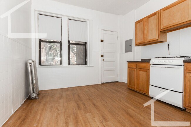 Photo - 9/1 No Fee! Split style 3BR on Comm Ave, Green Line