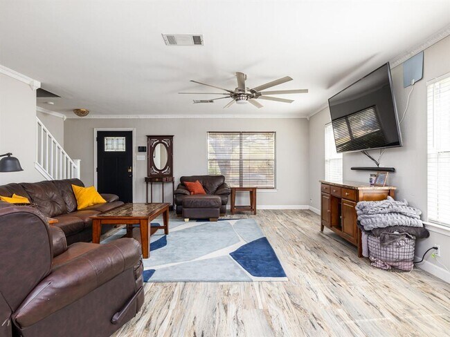 Photo - 805 Betterman Dr