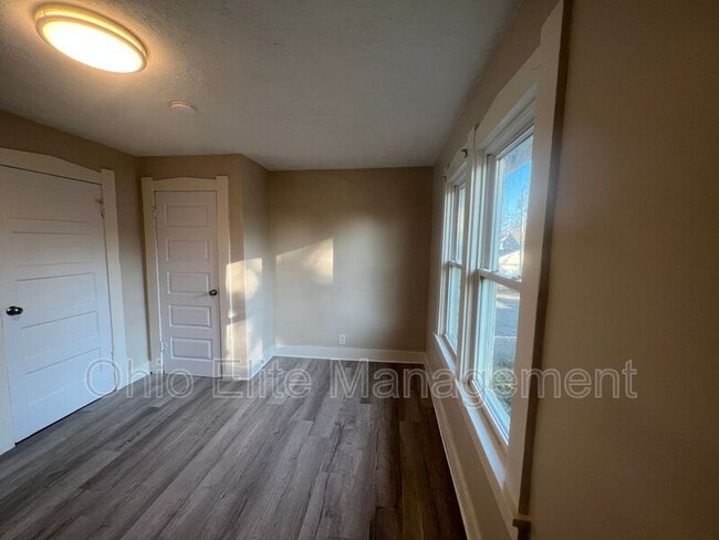 Photo - 898 E 13th Ave