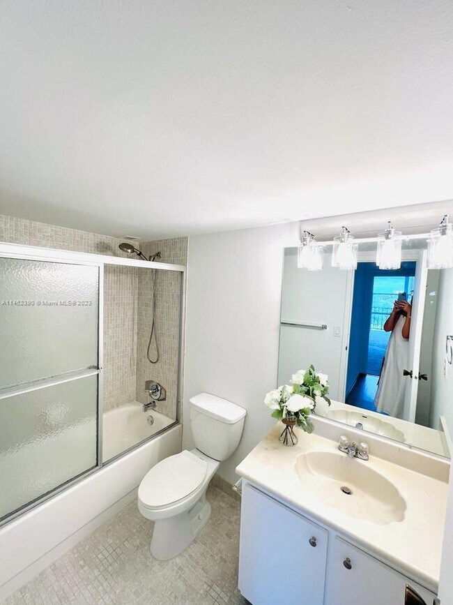 Photo - 800 Parkview Dr Unit 605