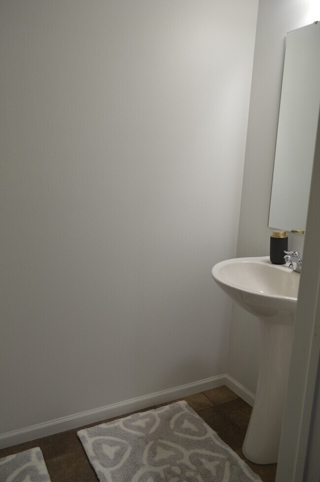 Photo - 751 Mission Point Rd