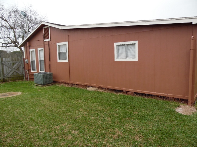 Photo - 118 Robinson Rd