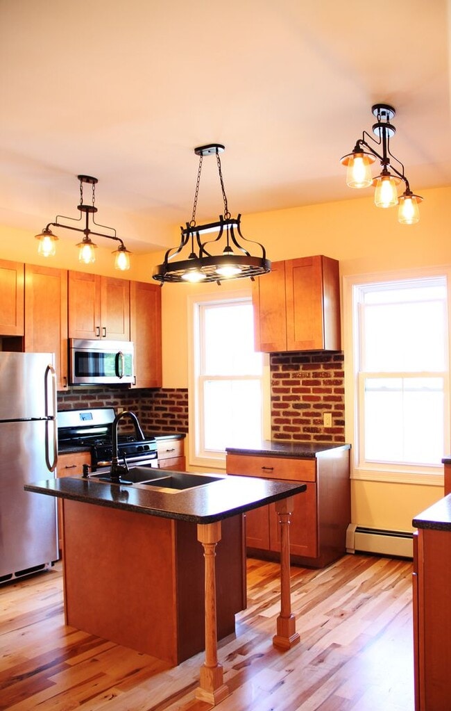 Photo - 26 Cedar St Unit 26 Cedar St THREE BEDROOM AVAILABLE MARCH 1ST