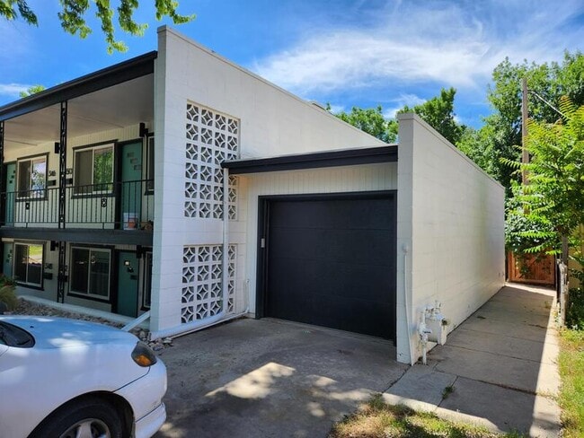 Photo - 348 W 5th St