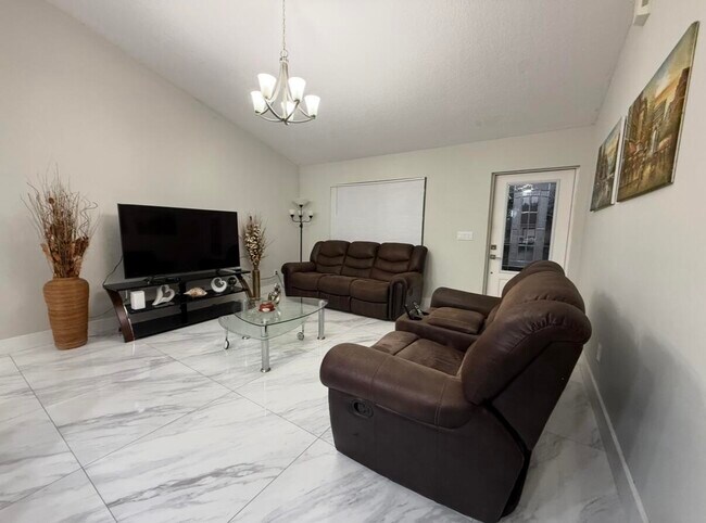 Photo - 1082 SW Bellevue Ave