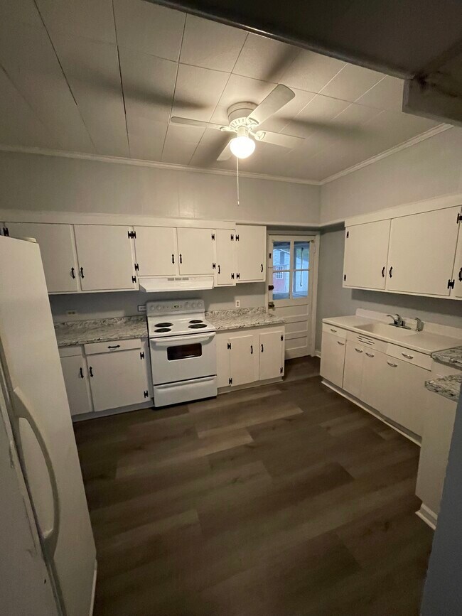 Photo - 907 Breeden Heights