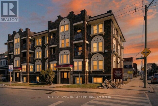 Photo - 109 Balsam Ave S Unit 2