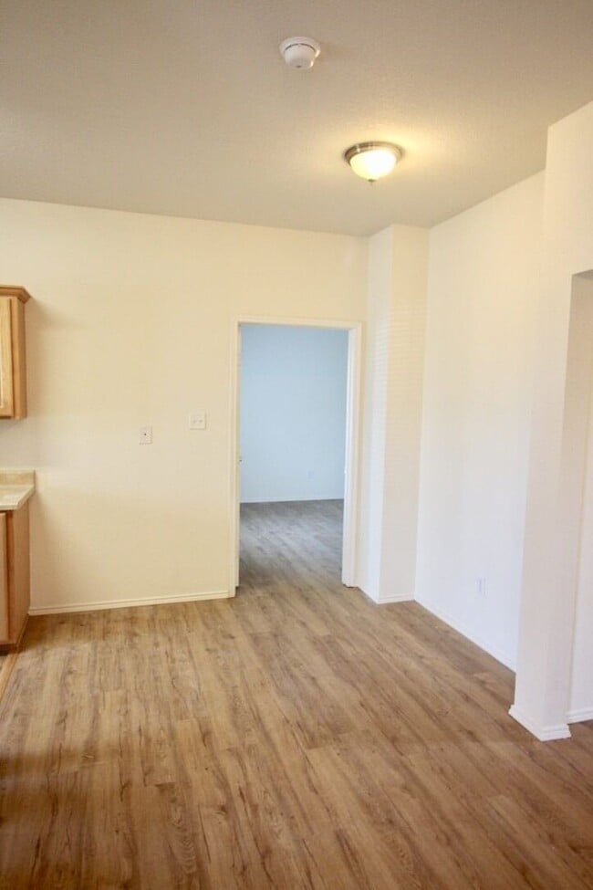 Photo - 112-114 Collett Court Unit 114 Collett Court