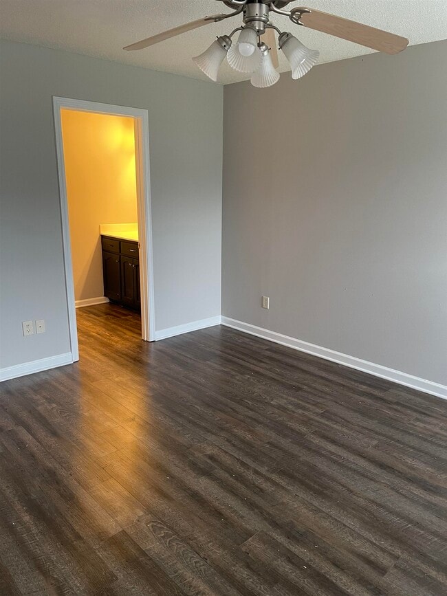 Photo - 2532 Boxford Ln