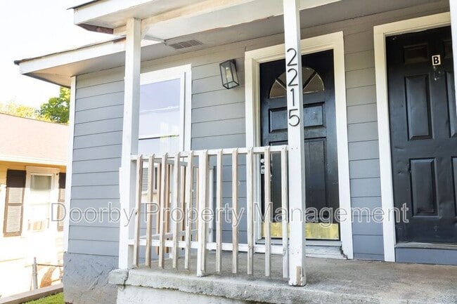 Building Photo - 2215 Allin St