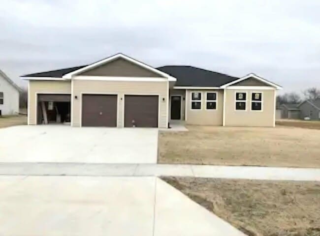 Building Photo - 4153 Fallen Oak Dr