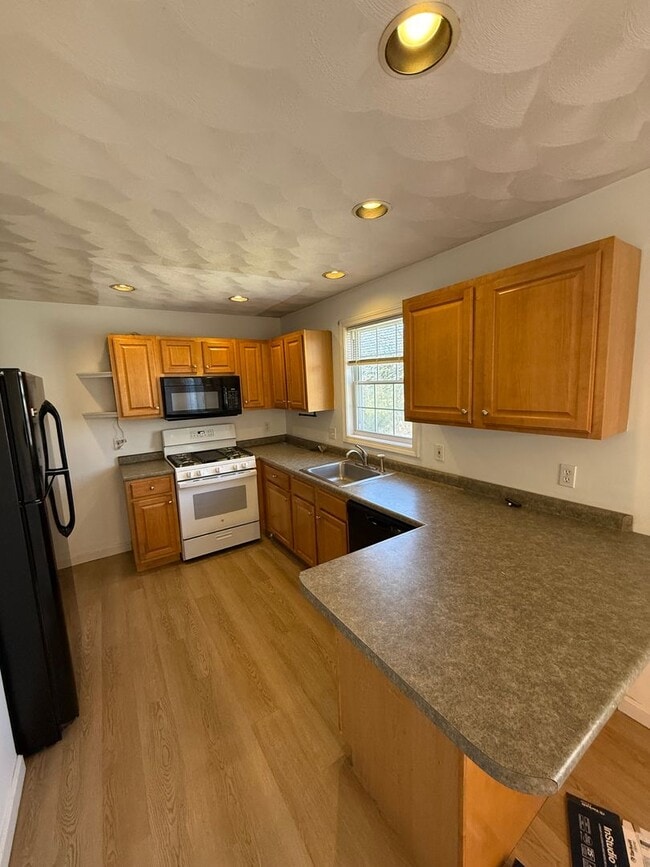 53 16th Ave