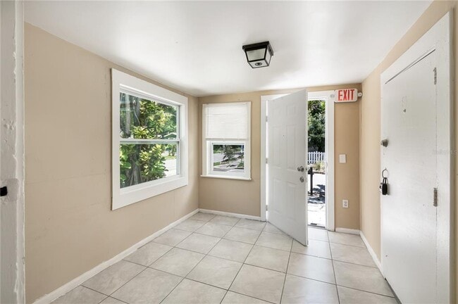 Photo - 418 E Amelia Ave Unit A