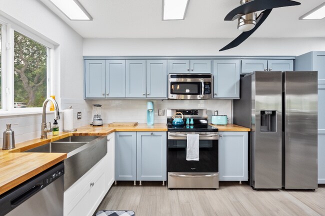 Photo - 2805 Trail of the Madrones