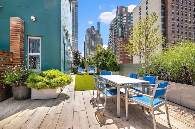 Photo - 225 W 60th St Unidad 8D