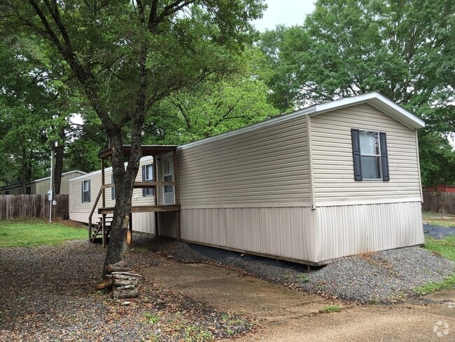 Building Photo - 2009 Model 3 Bedroom 2 Bath Mobile Home