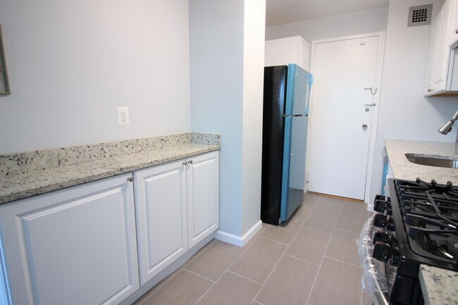 Photo - 10401 Grosvenor Pl