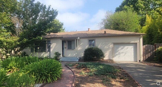 Building Photo - Charming 2 Bedroom, 1 Bathroom Home in San...