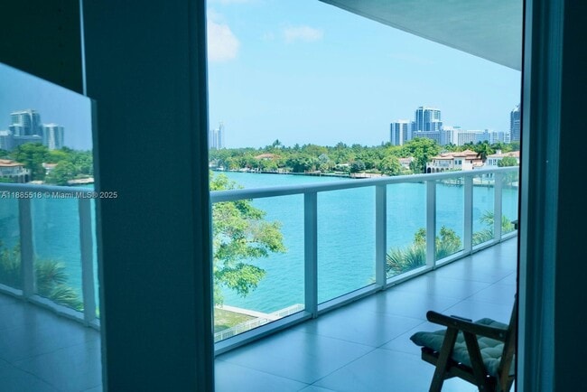 Building Photo - 9821 E Bay Harbor Dr Unit 502