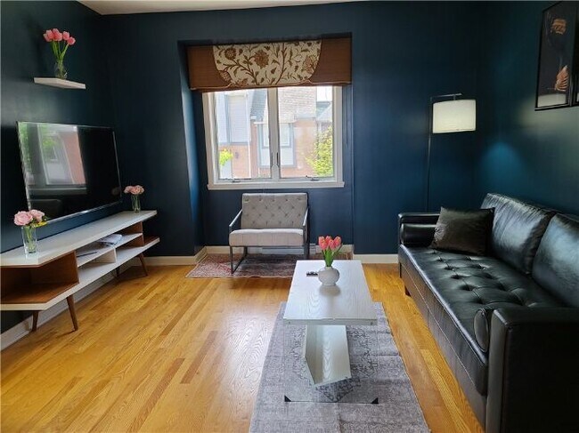 Photo - 22 Niagara Pier Unit Bay Front Condo