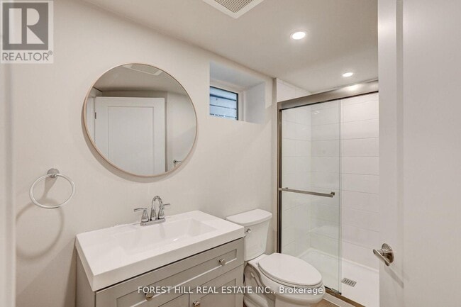 Photo - 203 Weir St N