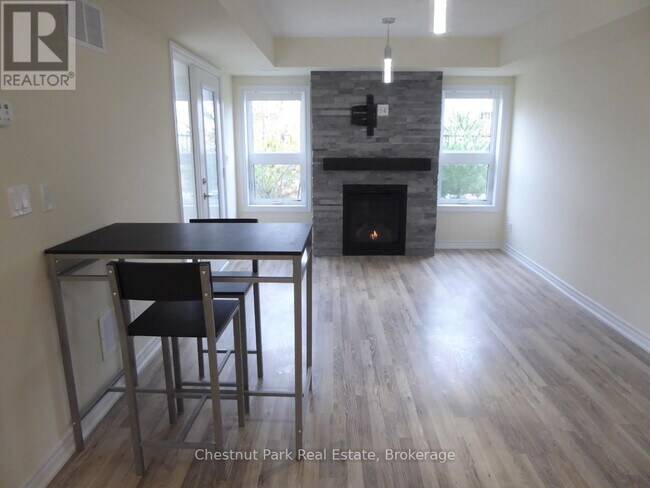 Photo - 2 Cove Ct Unité 102