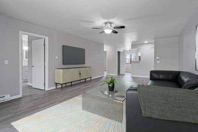 410 Fox Shores Dr.