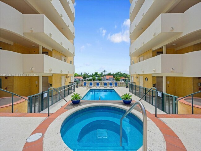 8888 Collins Ave Unit 306