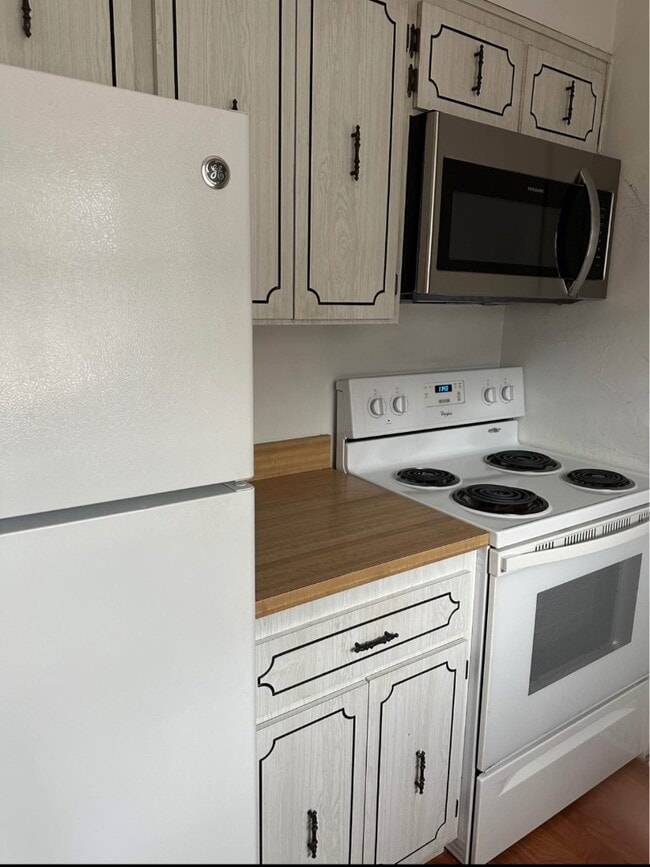 Photo - 19406 Van Aken Blvd