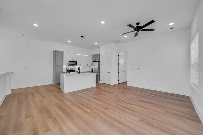 Building Photo - 1601 Mustang Dr Rental